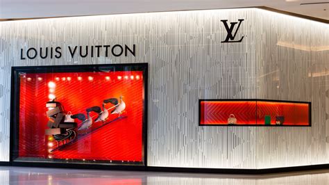 directeur marketing louis vuitton|what consumers purchase louis vuitton.